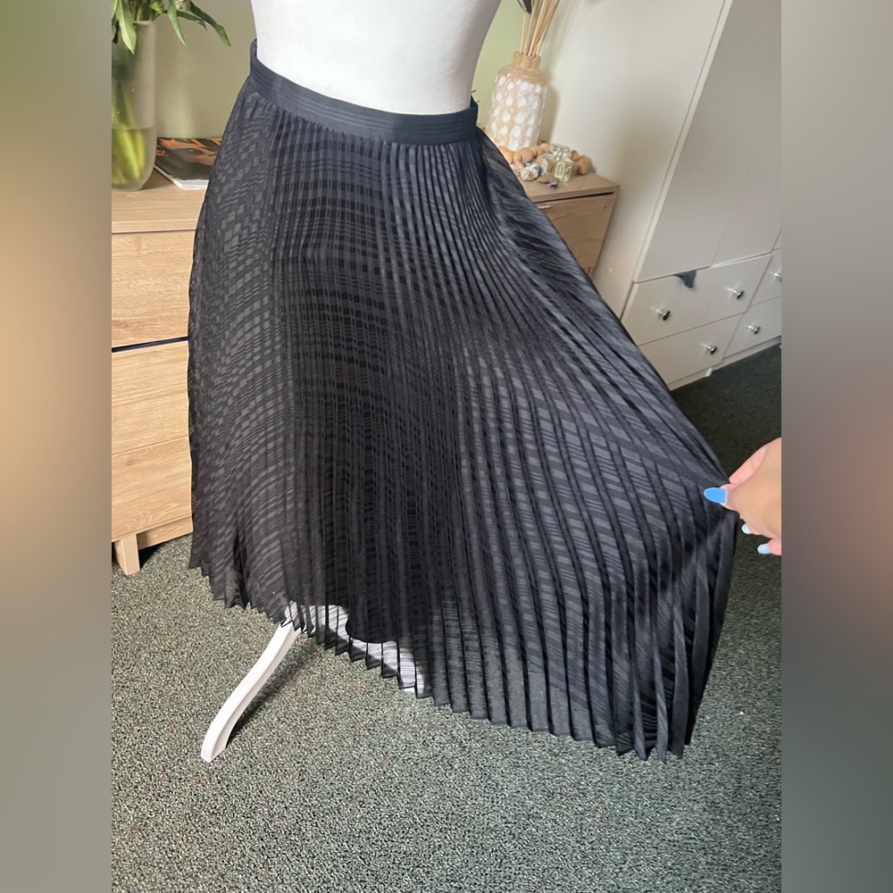 CLUB MONACO Black Pleated Flare Circle Modest Midi Knee-Length Shiny Skirt Sz XS - Picture 6 of 16
